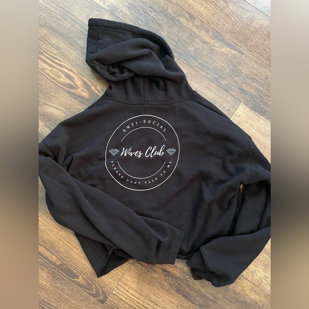 Anti social wives club crop hoodie. Black.